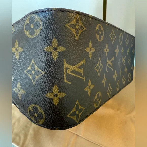 Like New- Louis Vuitton Looping GM - Picture 9 of 15